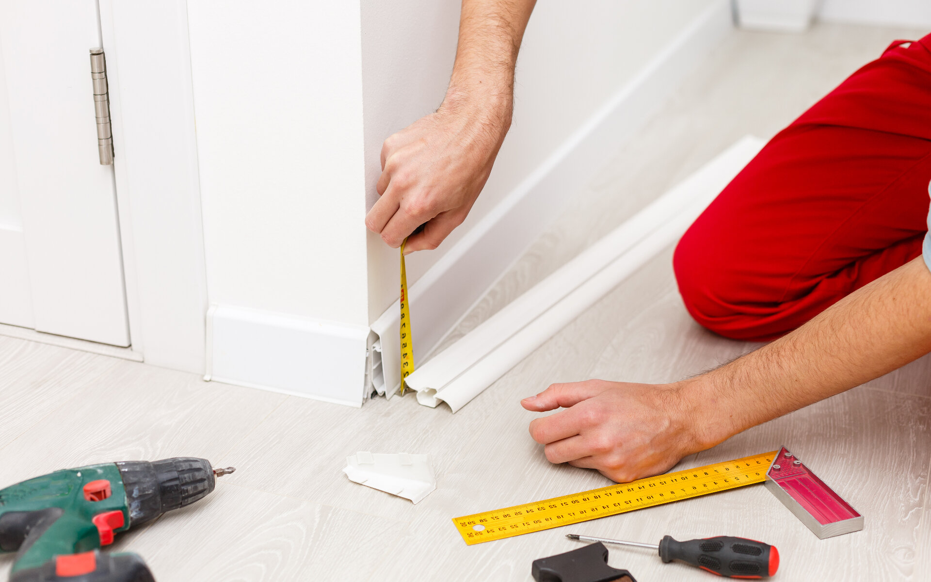 Профессиональная установка плинтуса в Богородицке в октябре